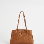 Ταμπά τσάντα ώμου με καπιτονέ σχέδιο