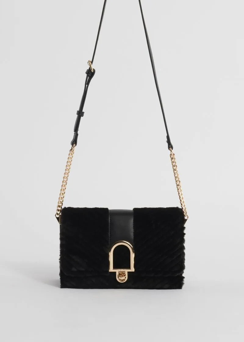 V3AGD – FUR BLACK - 1 Μαύρη τσάντα ώμου γούνινη - Image 1