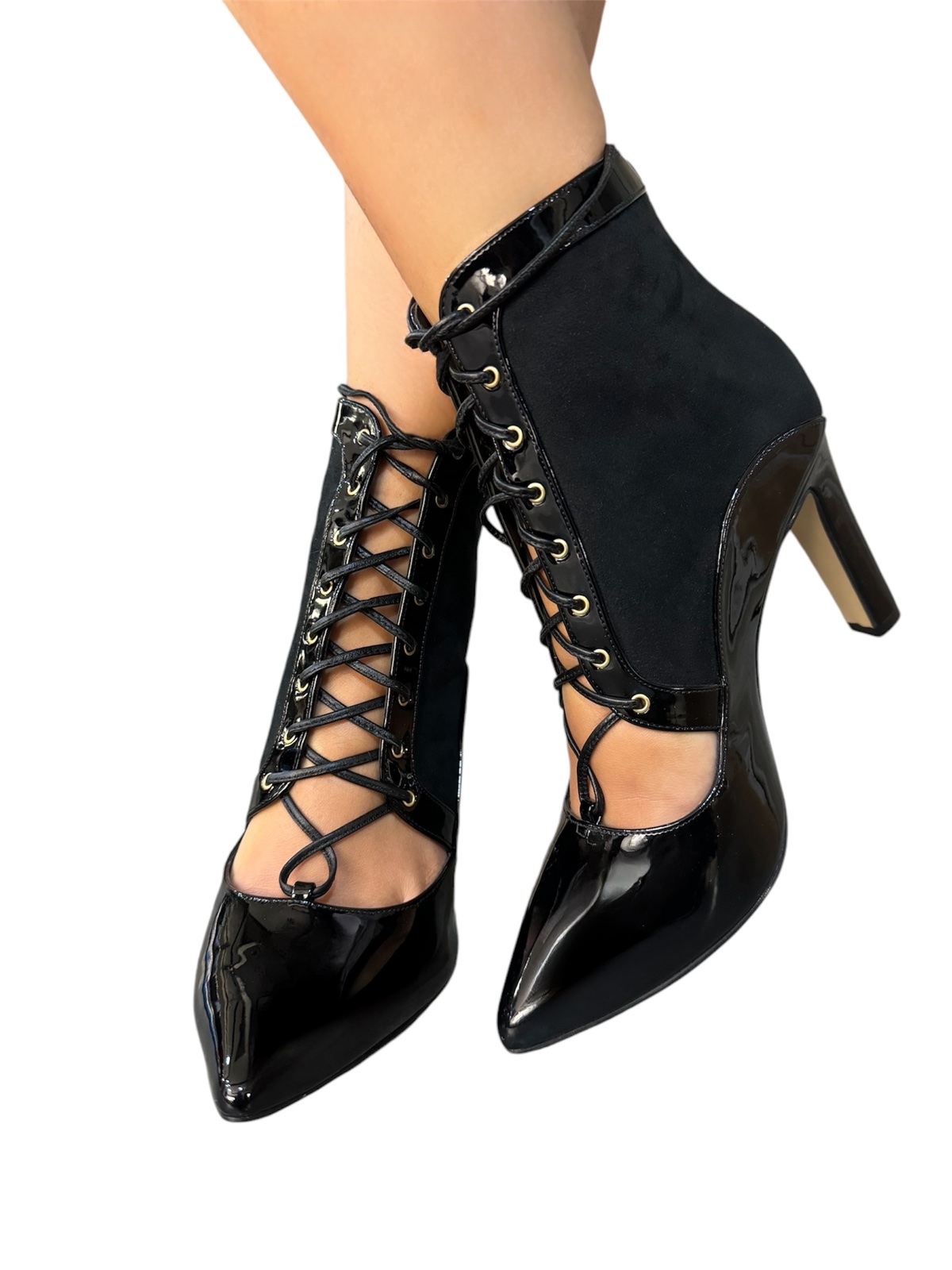 WER01BL - Μαύρο σουέτ ψηλοτάκουνο ankle boots με λουστρίνι και δέσιμο μπροστα-1 Μαύρο σουέτ ankle boot με λουστρίνι και δέσιμο μπροστά - Image 1