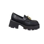Μαύρα τρακτερωτά loafers με χρυσό στοιχείο
