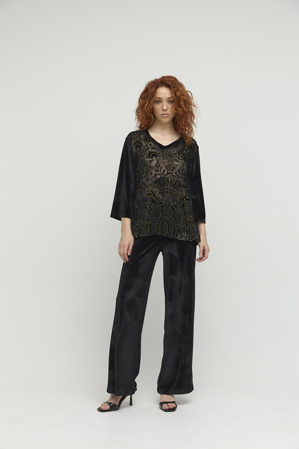 L42058Q Μαύρο βελούδινο παντελόνι με λάστιχο, ιδανικό και για plus size -1 (1) Μαύρο βελούδινο παντελόνι με λάστιχο - Image 1