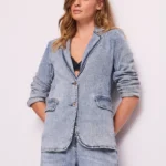 Ανοιχτό γαλάζιο τζιν blazer με χρυσά κουμπιά