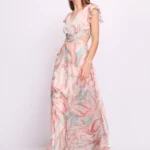 Maxi φόρεμα chiffon σε παστέλ αποχρώσεις με cut-out σχέδιο