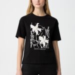 Μαύρο t-shirt με λευκά 3D λουλούδια και καλλιτεχνικό print