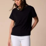 Μαύρο tshirt με στρογγυλή λαιμόκοψη και στρας