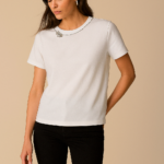 Λευκό tshirt με στρογγυλή λαιμόκοψη και στρας
