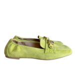 Lime σουέτ loafers με μεταλλική αγκράφα