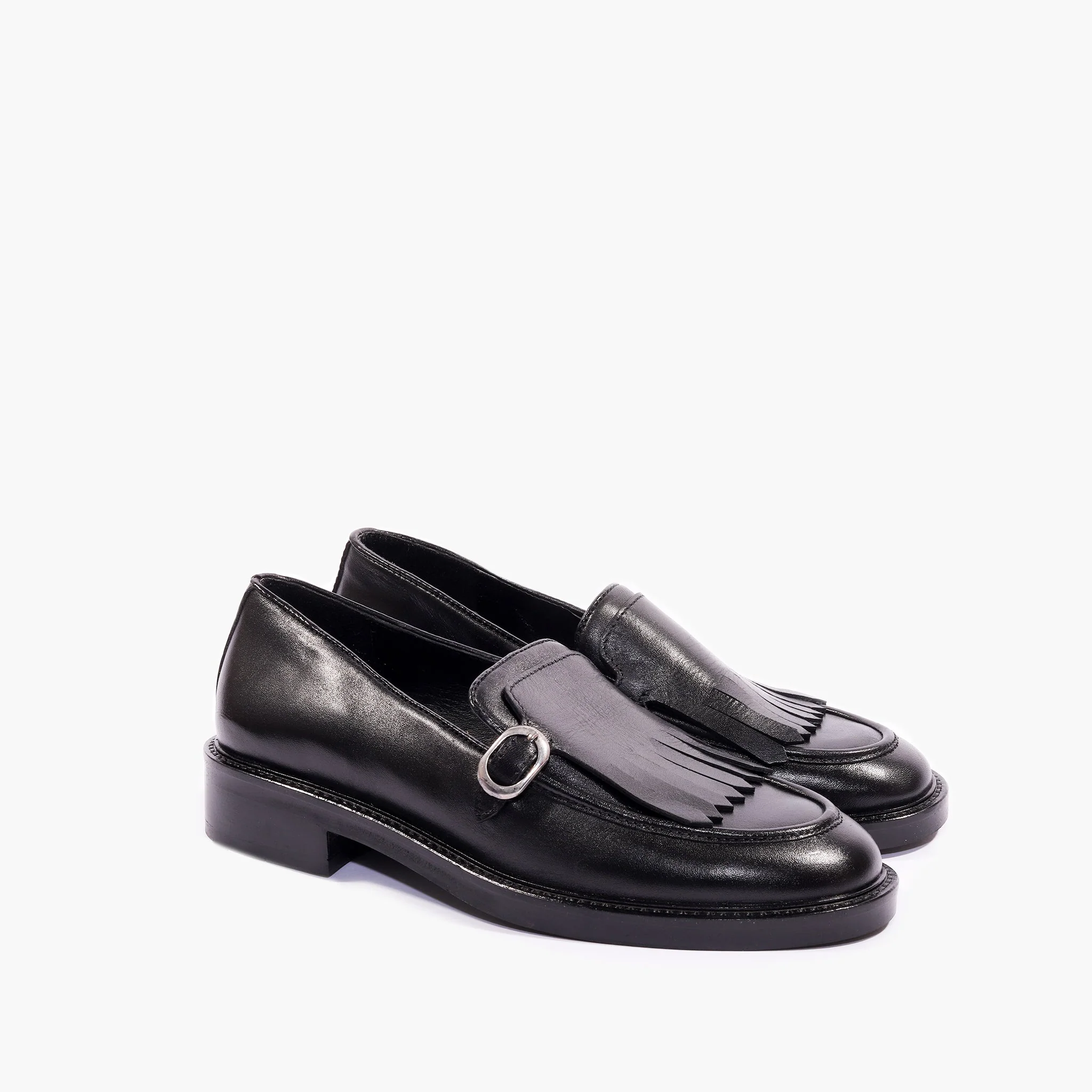 EVS0762 Μαύρα loafer με δερμάτινα διακοσμητικά και αγκράφα -2 Μαύρα loafers με δερμάτινα διακοσμητικά και αγκράφα - Image 1
