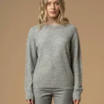 Γκρι μπλούζα με στρας στα μανίκια και τη λαιμόκοψη
