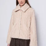 Ανοιχτό μπεζ γούνινο jacket με εφέ πλεξίδας και γιακά με πέτο